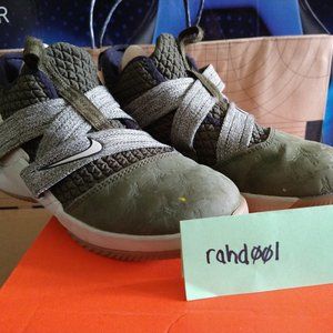 LeBron Slodier Xll Size 2Y